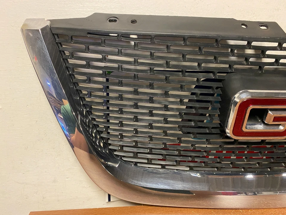 2008 GMC ACADIA GRILLE #275 OEM - Image 4 of 4
