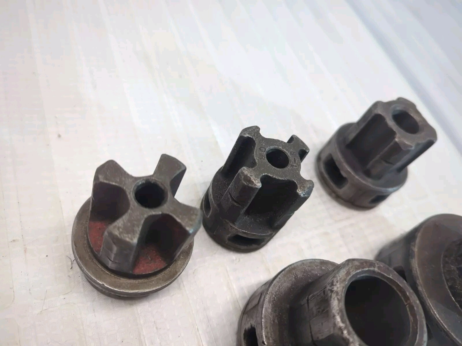 RIDGID DIE HEAD LOT OF 6 MISC. THREADER DIES 1/8 , 1/4 , 3/8 , 3/4 , 1" AS IS