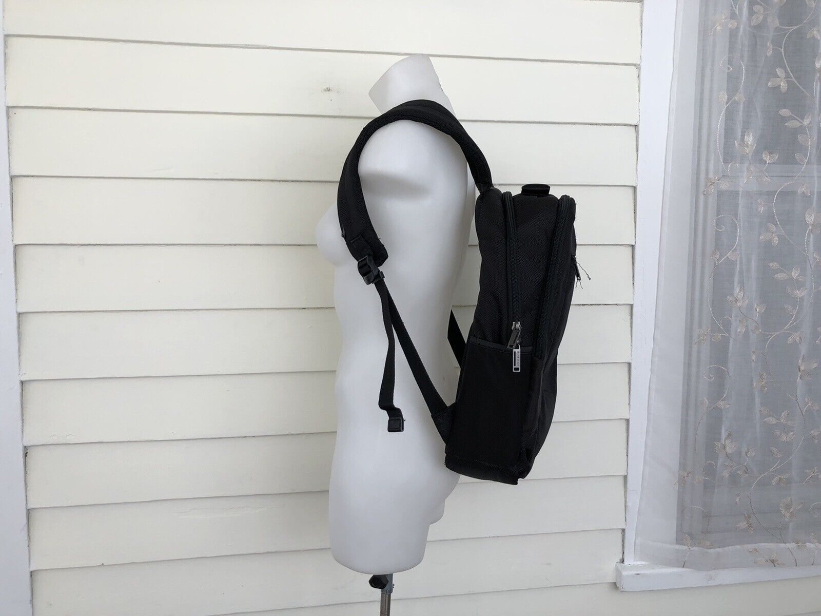 Everki Studio Laptop Backpack Work Travel Lightweight Professional Compact Bag