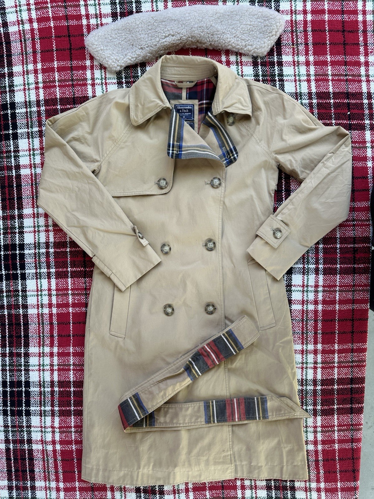 Abercrombie & Fitch Womens water and wind resistant trench coat in size XS NWT!