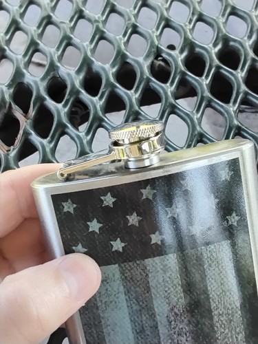 USA Blacked Out Flag 7 oz Stainless Steel Pocket Screw Cap Liquor flask - Picture 4 of 5