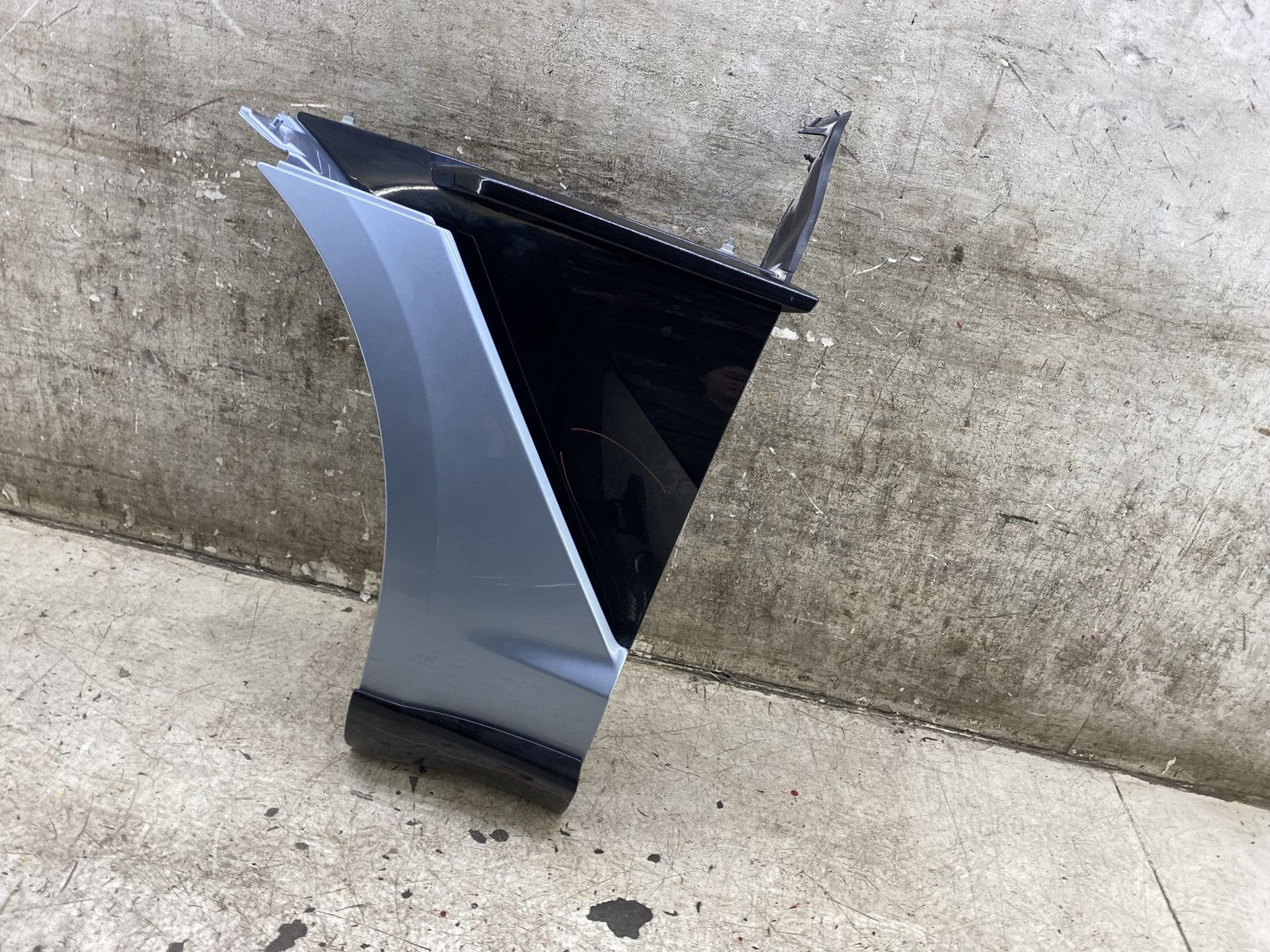 2020-2025 ASTON MARTIN DBX FRONT LEFT PASSENGER FENDER SKYFALL SILVER 2