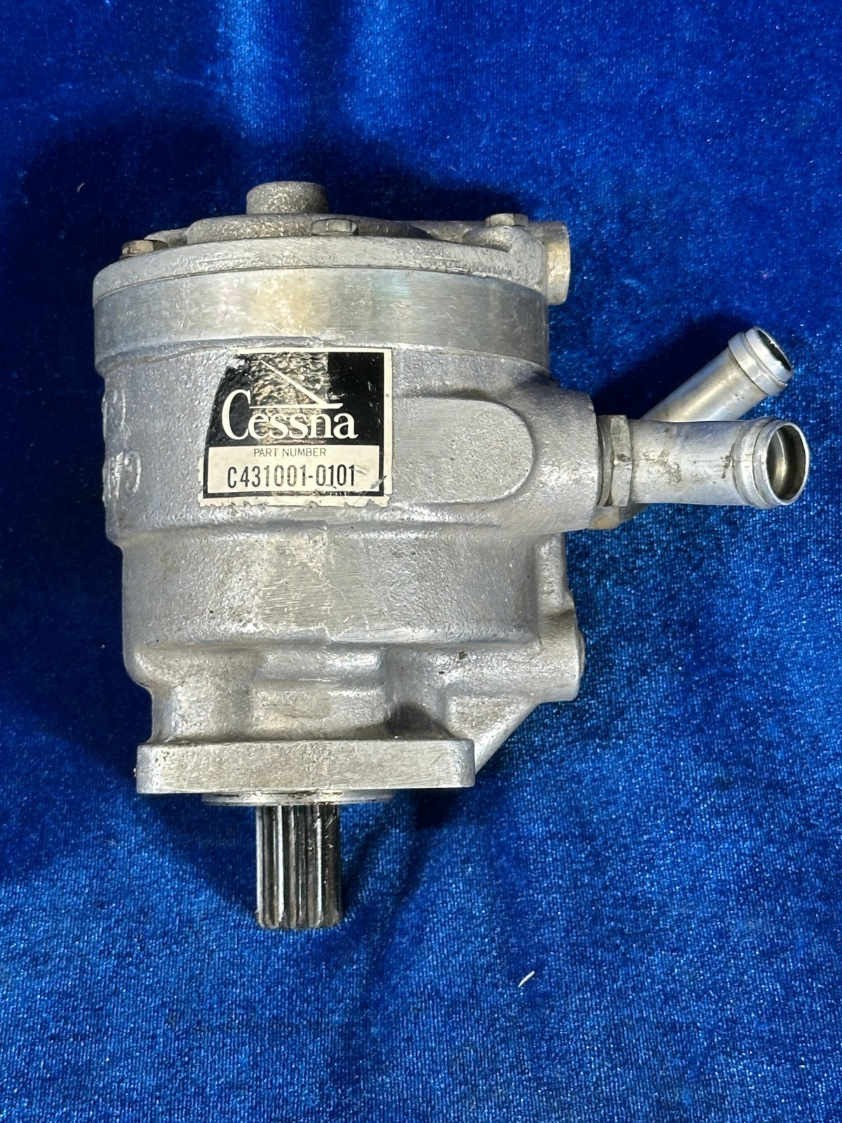 CESSNA VACUUM PUMP - WET (TESTED) P/N: C431001-0101 , 0750104-4