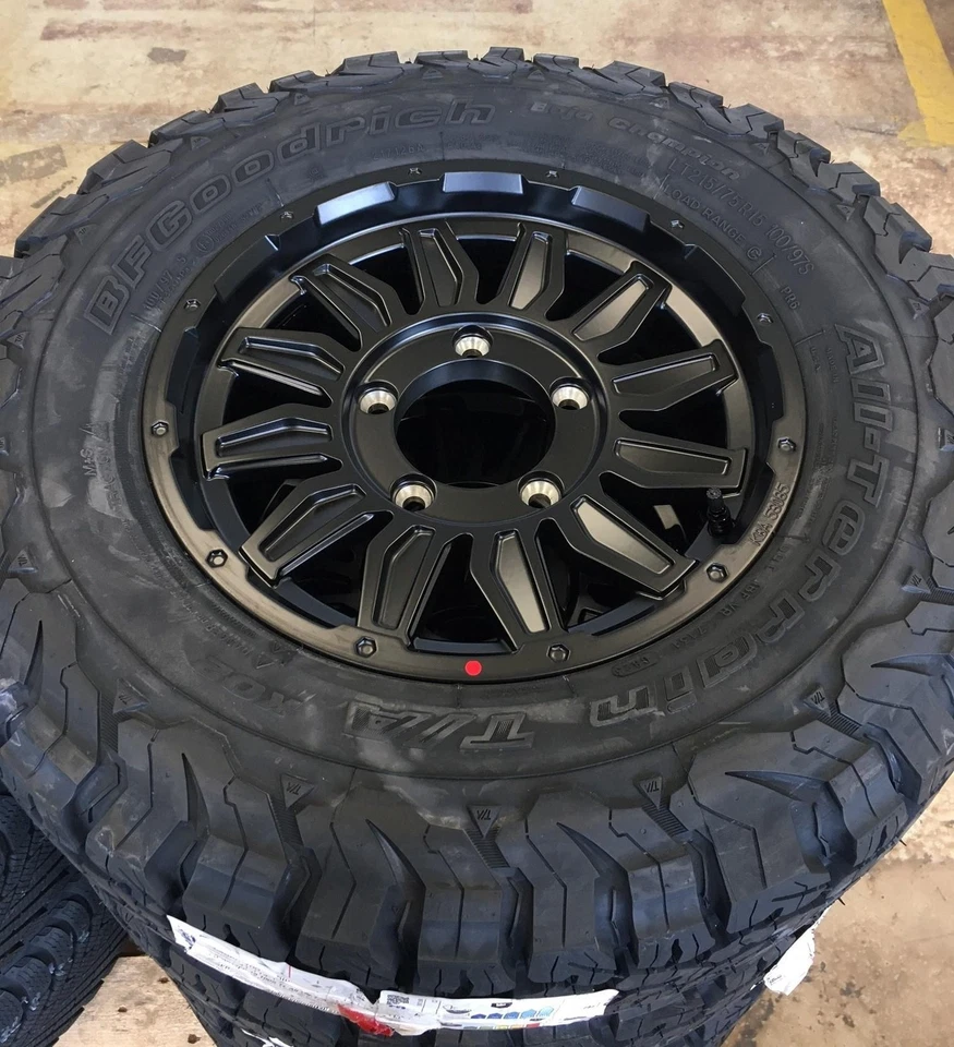 Räder Offroad Suzuki Jimny GJ HJ Oxxo schwarz BF Goodrich KO2 215/75R15 3PMSF  - Bild 3 von 4