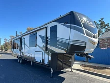 2022 HEARTLAND BIGHORN 3883MD FIFTH WHEEL TRAILER "MID BUNK"