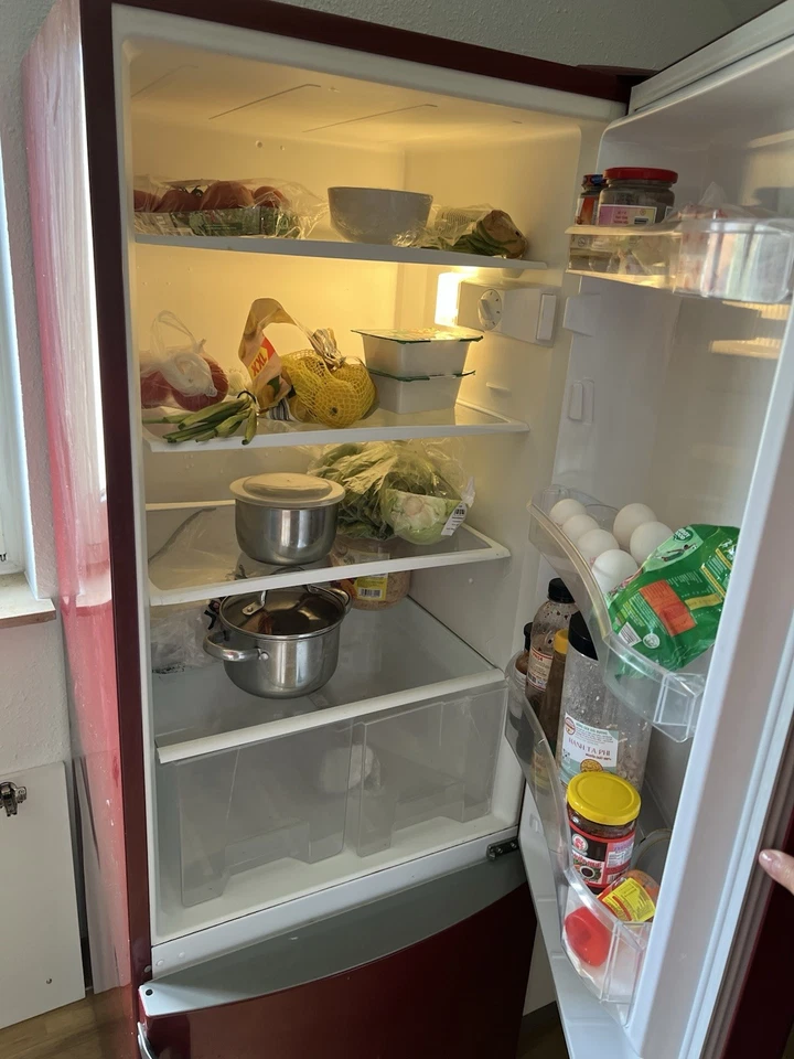 Freistehender Kühlschrank mit Gefrierfach Marke Bauknecht, gute Qualität - Bild 3 von 4