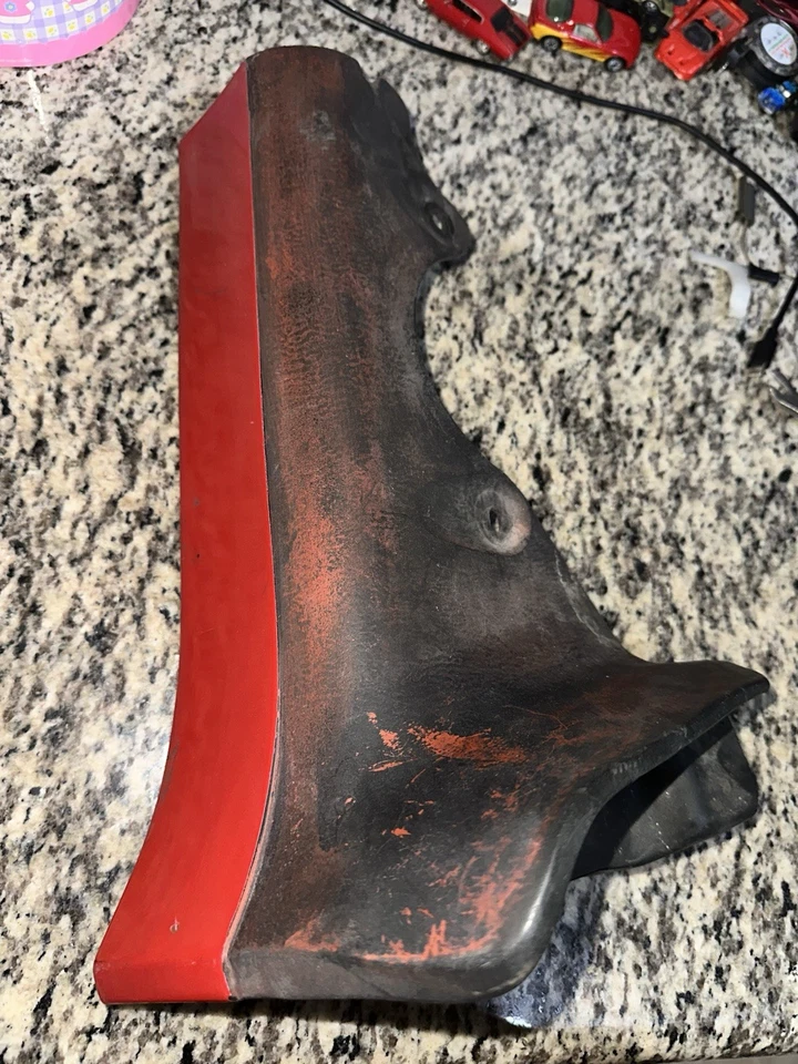 Moldura protectora contra salpicaduras del lado del conductor delantero OEM 86-92 Toyota MK3 Supra OEM - rojo Foto 3 de 4