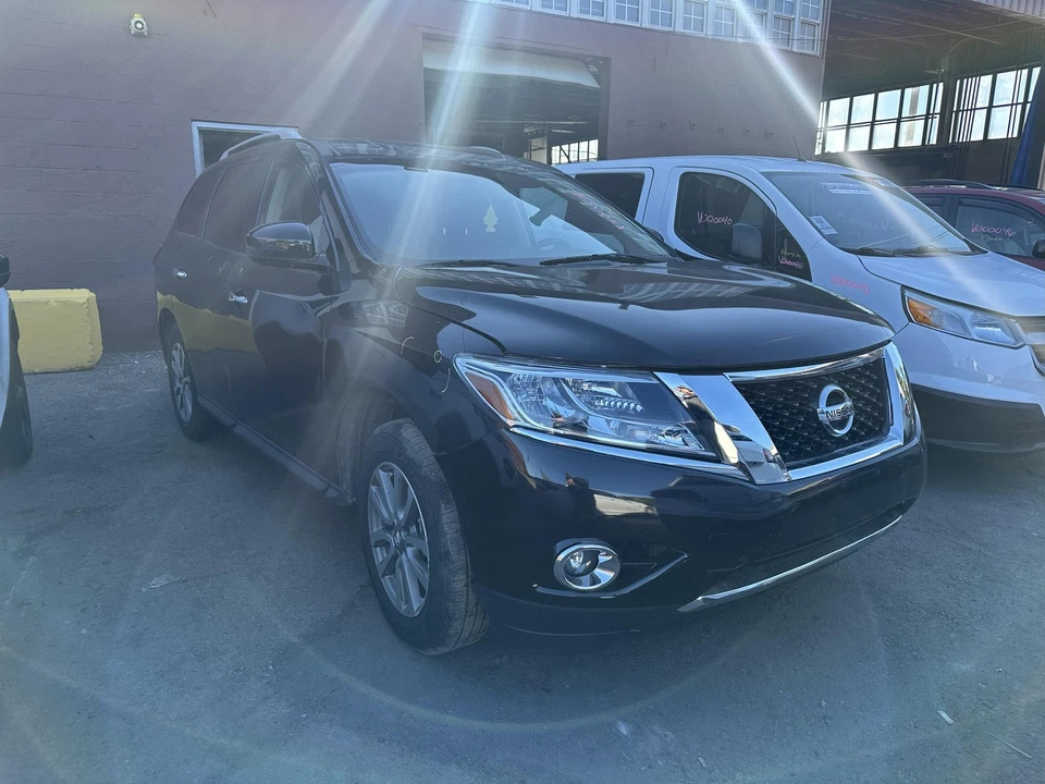 Used Front Bumper Assembly Front fits: 2015 Nissan Pathfinder w/fog lamps Front Foto 4 de 4