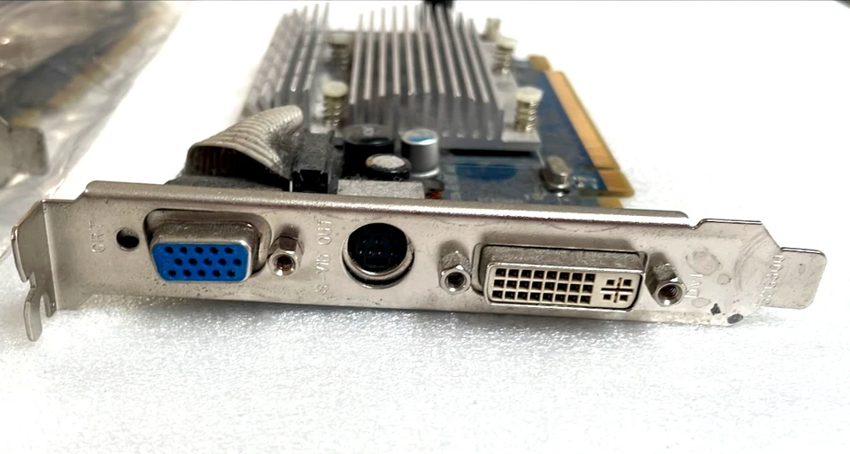 Sapphire ATI HD2400 Pro 256MB DDR2 PCI-E DVI-I VGA TVO Video Graphics Card - Image 3 of 4