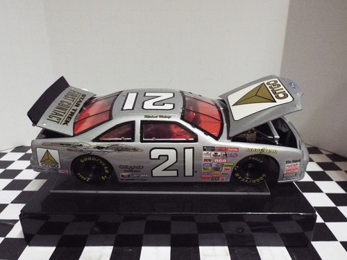 2001 1/24 Action Michael Waltrip #21 Star Trek First Contact 96 Thunderbird L/E - Picture 3 of 5