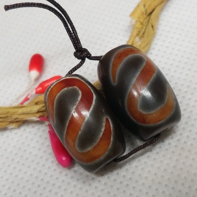 2pcs Antique Magic Power Tibetan Old Agate *Money Hook* Amulet Dzi Beads