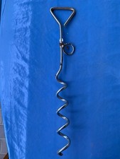 Erdspieß zur Befestigung eines Haustieres im Freien