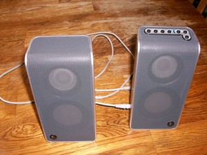 logitech v20 speakers