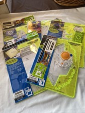 FISKARS Shape Cutter & 5 Shape Templates - En...