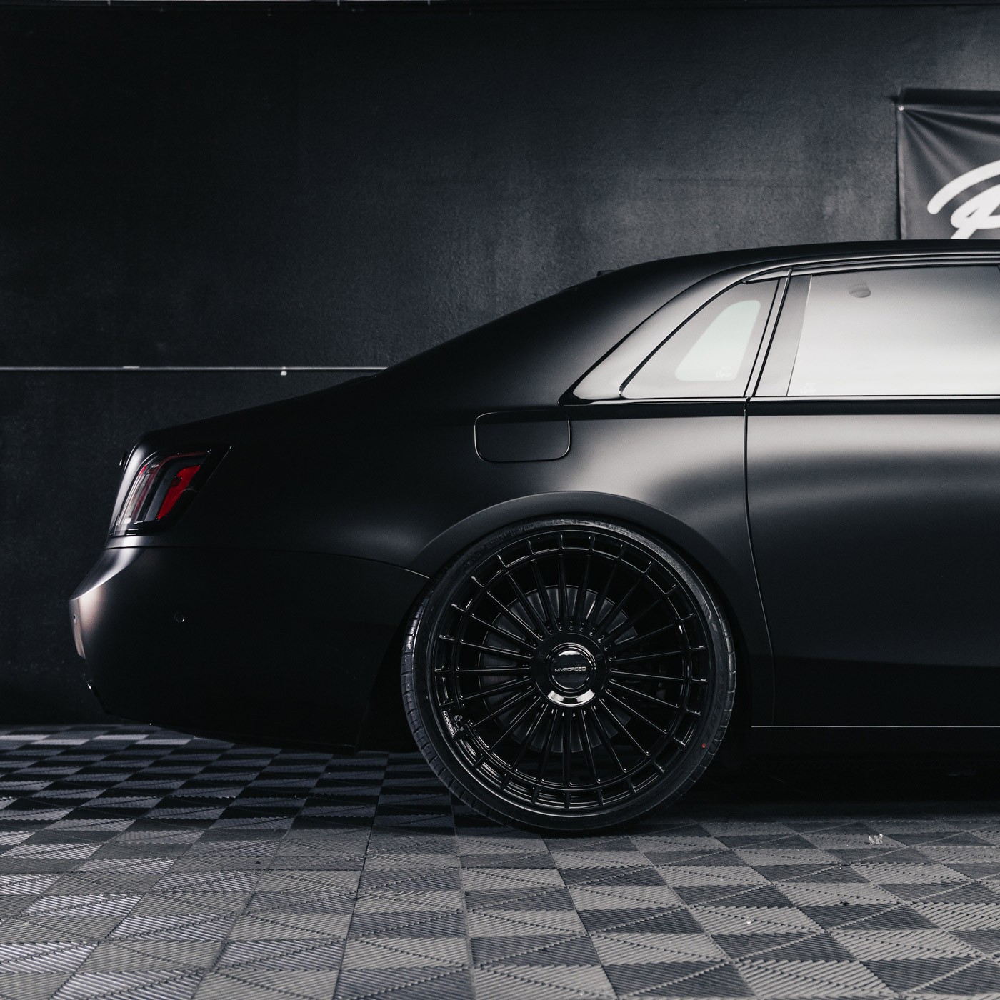 MV Forged MVF40 Black 24x9 24x10 Concave Wheels Rims Fits Rolls Royce Dawn