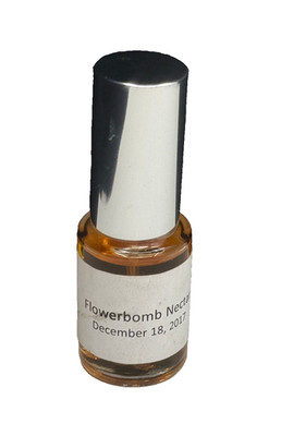 Flowerbomb Nectar Eau De Parfum Spray 15 ml *NEW * SEE