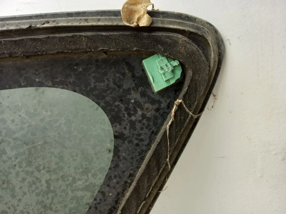 01-07 TOYOTA SEQUOIA DRIVER CUARTO IZQUIERDO CRISTAL SIN ANTENA Foto 4 de 4