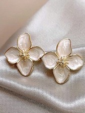 Elegant Gold Pearl White Flower Stud Earrings Women’s Fashion Jewelry Gift