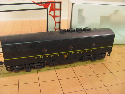 Stewart 8115 HO Pennsylvania F3B Unpowered Diesel Locomotive LN/Box - Picture 3 of 10
