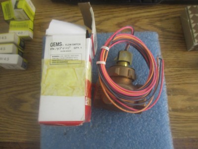 Gems Sensors Model: FS-200 Flow Switch. P/N: 148405 New Old Stock 