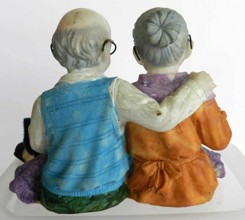 Vtg Ceramic Grandma & Grandpa Holding Baby Figurine Statue Shelf Sitters Home De - Picture 5 of 6