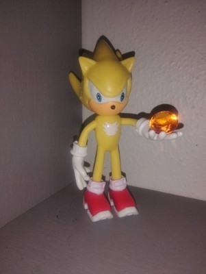 Sonic the Hedgehog 5 And 1/2-in  Super Sonic with Chaos Emerald Action Figure