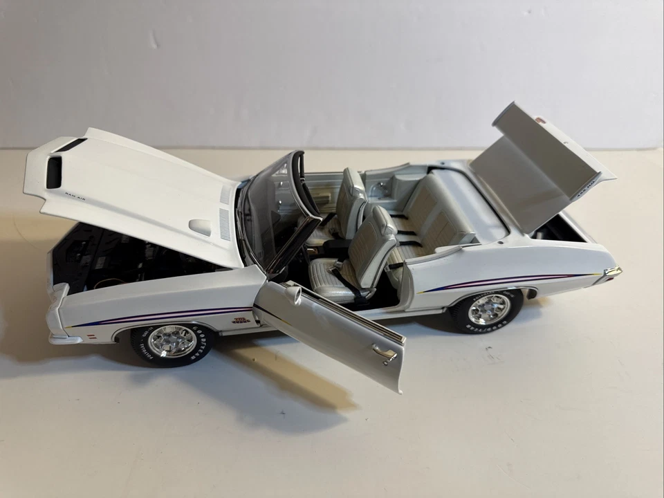 GMP 1/18 SCALE WHITE 1971 PONTIAC GTO JUDGE CONVERTIBLE 1 OF 2496 VERY NICE !! - Image 2 of 4