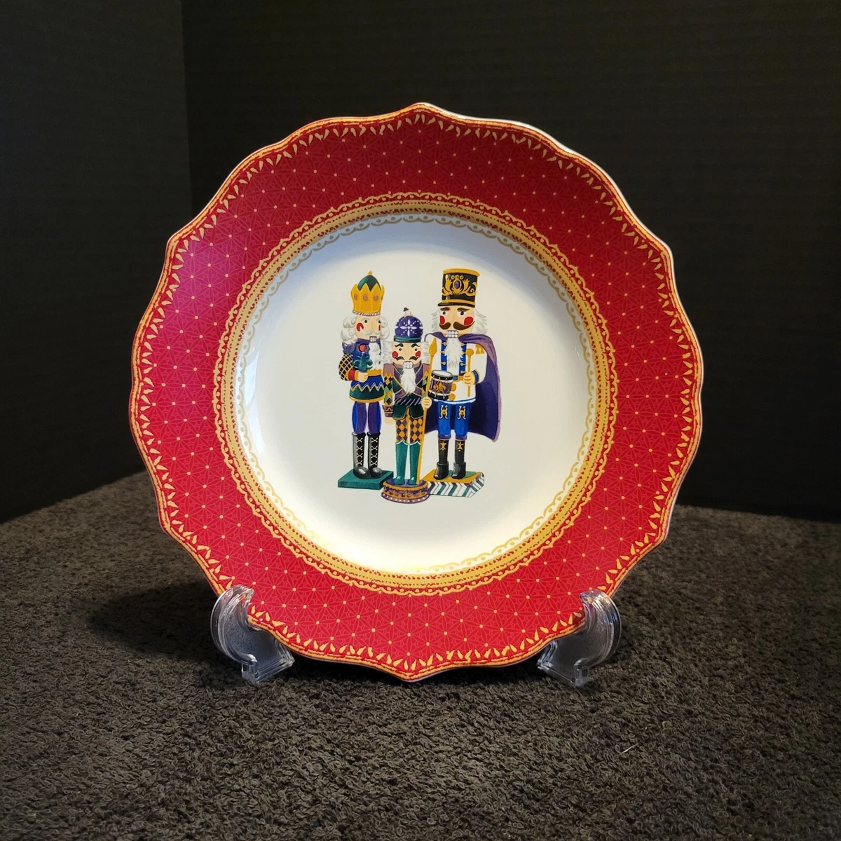 Robert Stanley Christmas Plates. Set of 6