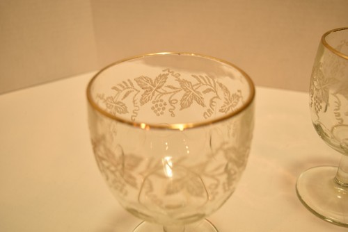 Set of 2 - Vintage Bartlett Collins Golden Grapes, Etched Glass Goblet - Picture 6 of 12