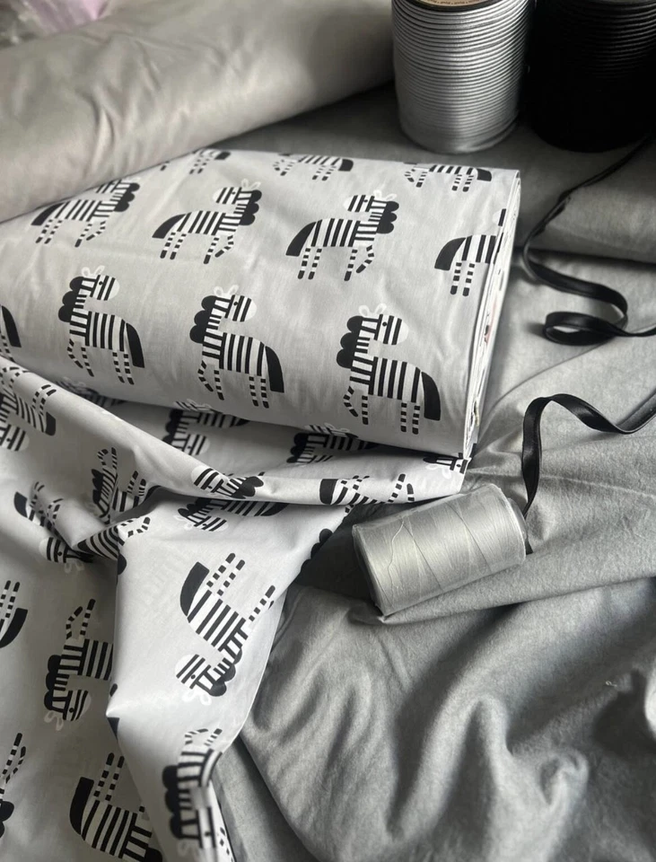 100% Cotton fabric. Animal print Fabric . Children's Fabric. Width 240cm - Image 3 of 4