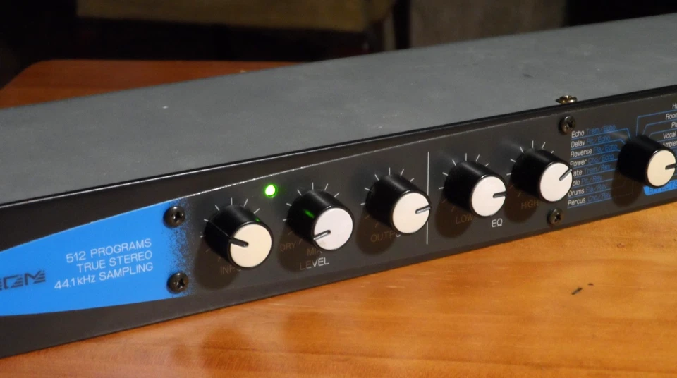 Zoom 1202 Studio FX unit - Imagen 2 de 4