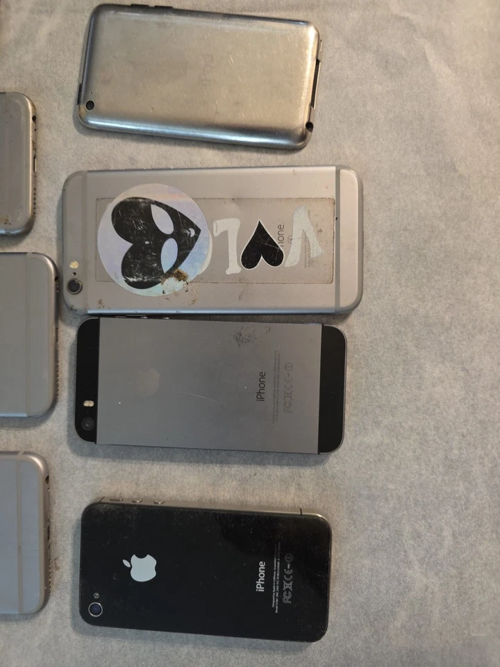 Lote de 12 Celulares para Peças ou Reparo Sem Carregadores, 6 iPhones e Mais - Imagem 3 de 4