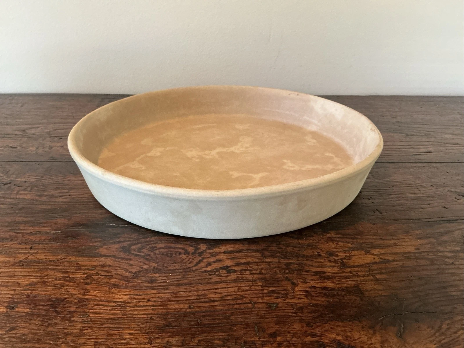 Pampered Chef Round 11” Baker Or Pizza Pan 1390 Stoneware Family Heritage Beige