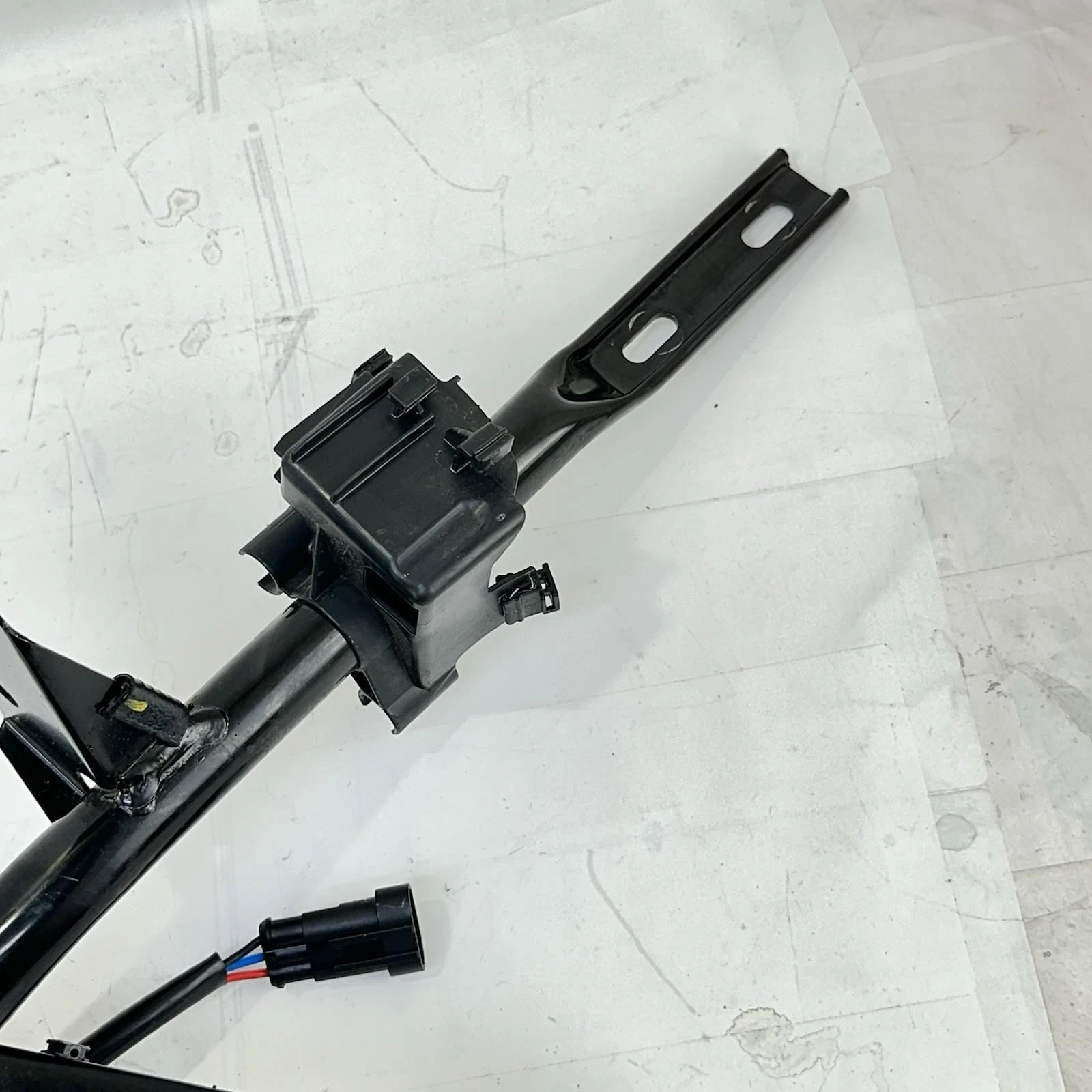 2016 CAN-AM SPYDER RT RIGHT SIDE BRACKET FRAME SUPPORT ASSY BLACK STOCK