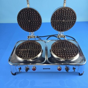 Vintage Toastmaster Commercial And Home Double Waffle Iron Maker Working