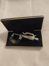 Mitutoyo Mikrometer 0-25 mm, Bügelmessschraube (102-217), Auflösung 0,01 mm