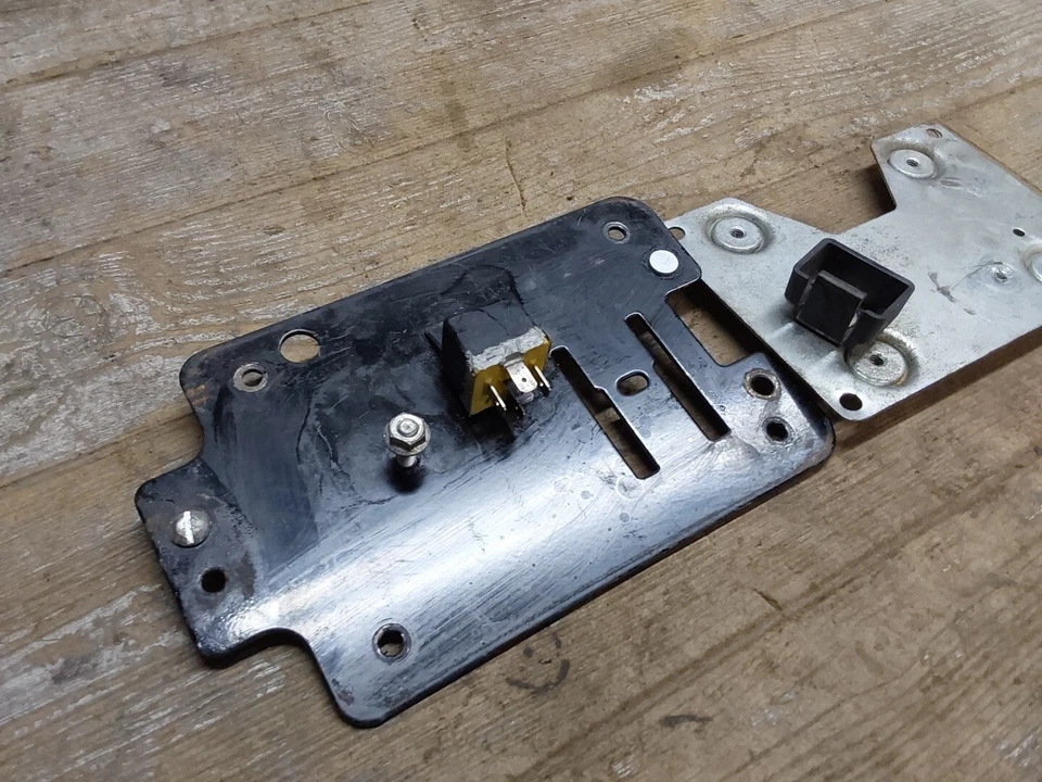 Harley Davidson Dyna Wide Glide 1999 1993-1999 eléctrico soporte de fusible delantero trasero Foto 2 de 4