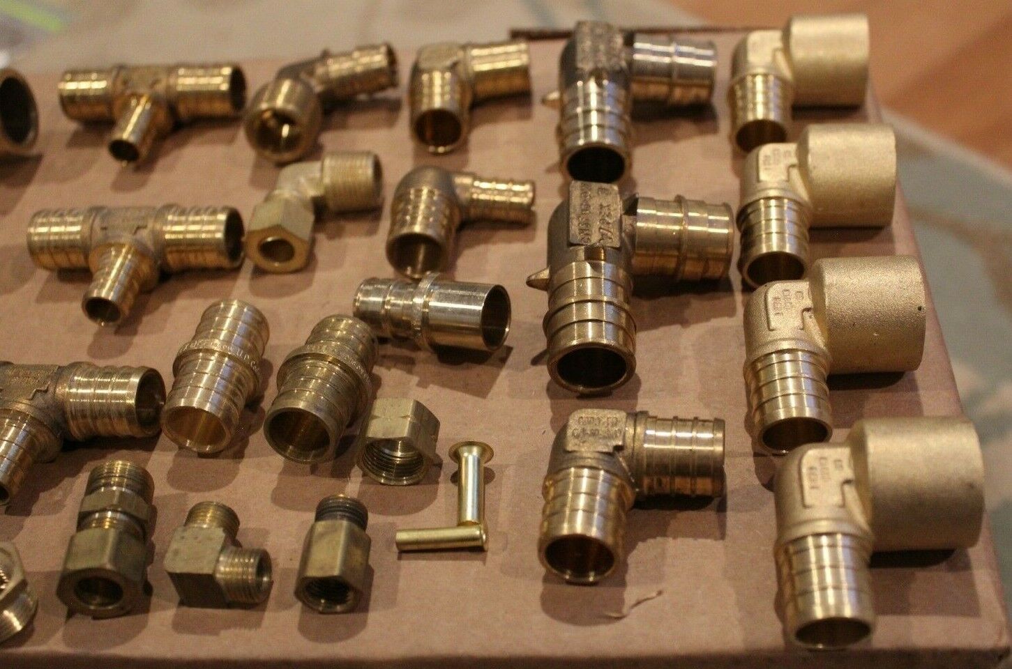 LOT of 50 pieces Brass PEX Fittings Uponor Wirsbo Plumbing HVAC Parts random Bezpłatnie w całym kraju, 2022