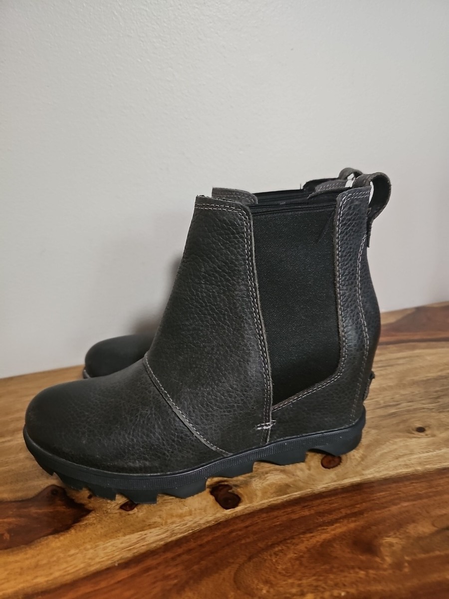 Sorel Womens Joan of Arctic Wedge II Chelsea Boot Gray Size M Used Good  Cond