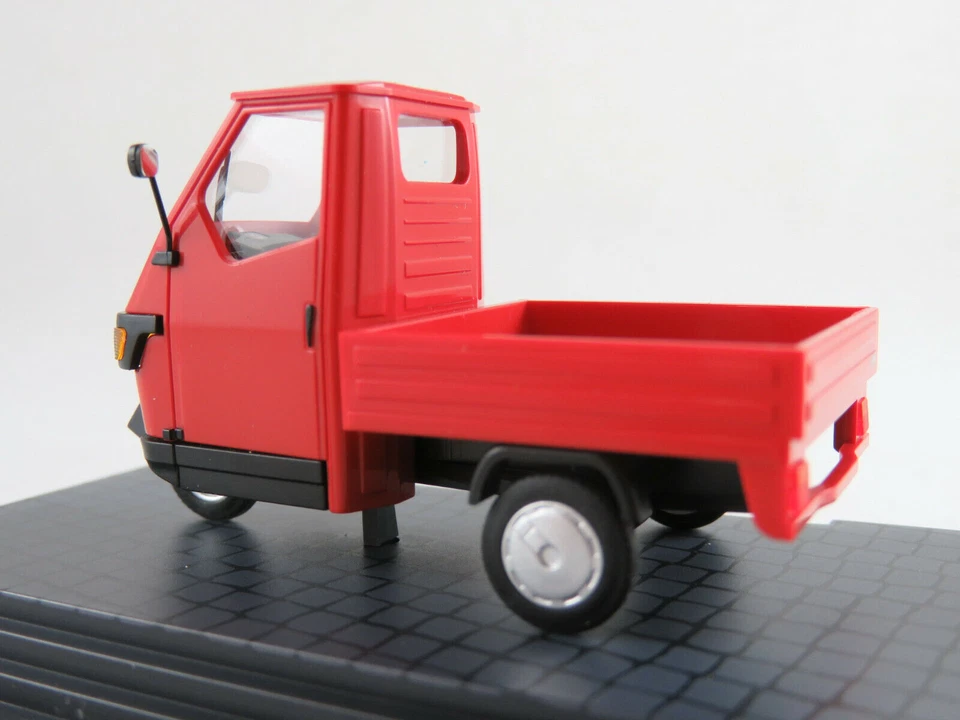 Busch 60001 Piaggio Ape 50 Pritsche (2006) in rot 1:43 / Spur 0 NEU/OVP  - Bild 3 von 4