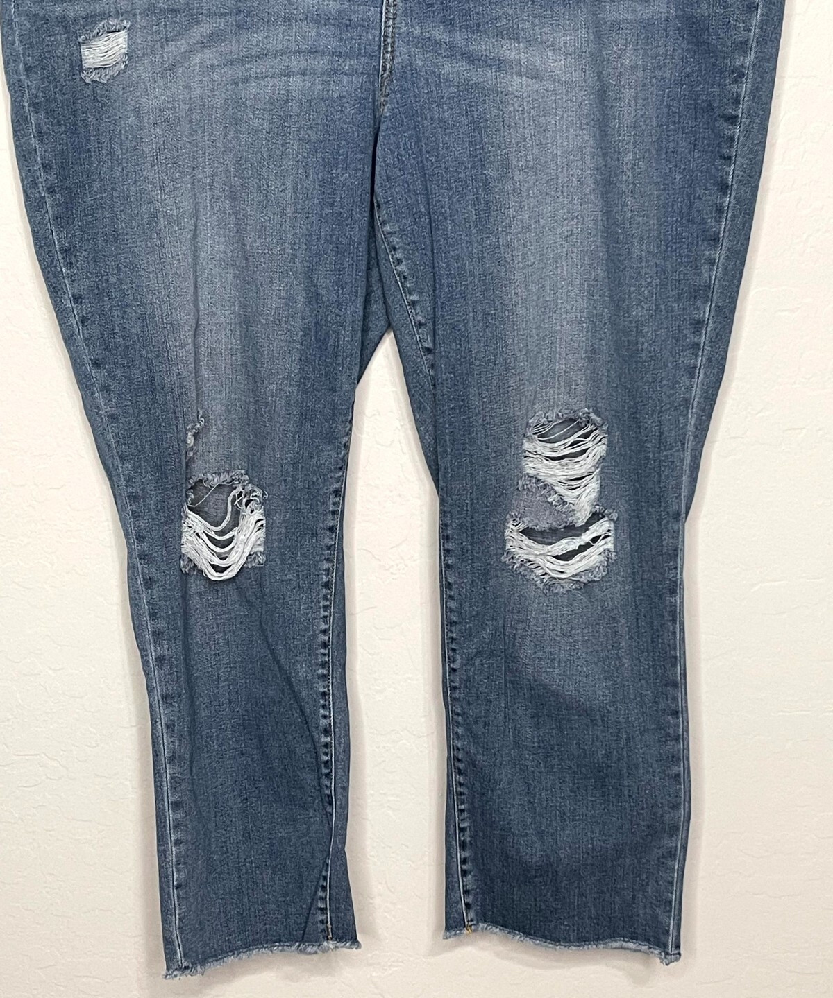 Universal Thread Straight Boyfriend Distressed Ra… - image 3