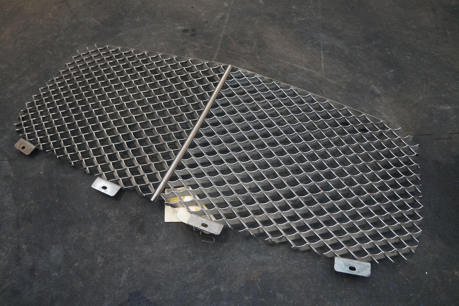 Front Radiator Grille Trim Grid 3Y0853683D OEM Bentley Mulsanne 2015 *NOTE*