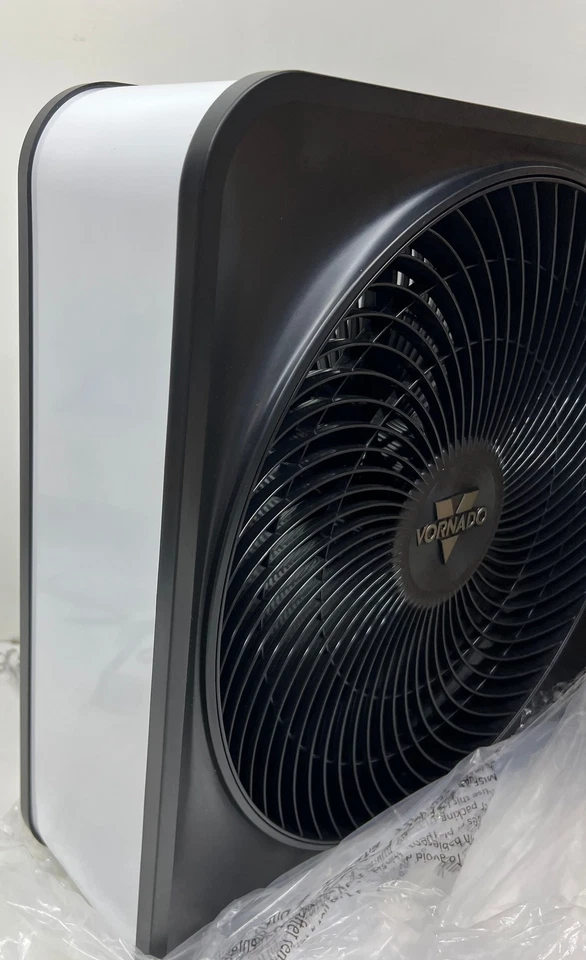 Vorando FA1-0240-43 Box Fan White and Black With Carry Handle High Velocity - Image 2 of 3