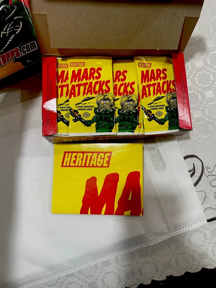 2012 Mars Attacks Base 1-55, tutte le carte 3d, 4 carte schizzo nuovo universo + altro - Immagine 2 di 4