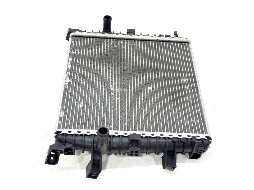 Radiador secundario auxiliar izquierdo AUDI Q7 2010-2015 3,0 L 7L8121212 OEM Foto 3 de 4