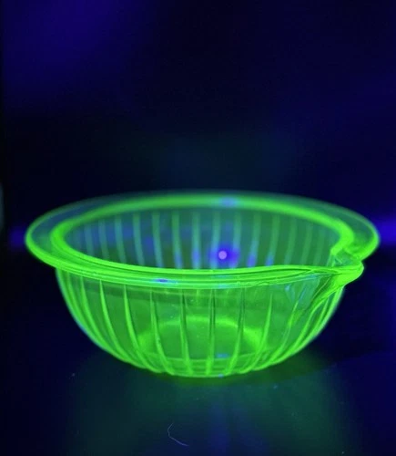 Vintage Ribbed Uranium Mixing Pour Bowl Depression Era