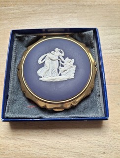Vintage Stratton Wedgwood Blue Jasperware Powder Compact Cupid Cameo Boxed