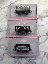 BACHMANN ‘OO’ X 3 WAGONS. 7 & 8 PLANK 10, 12 TON WAGONS. LTD. 37-2020K 37-2021K