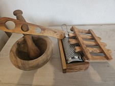 Set für Küche, Mörser, Reibe, unter Topf und Spaghetti-Maß