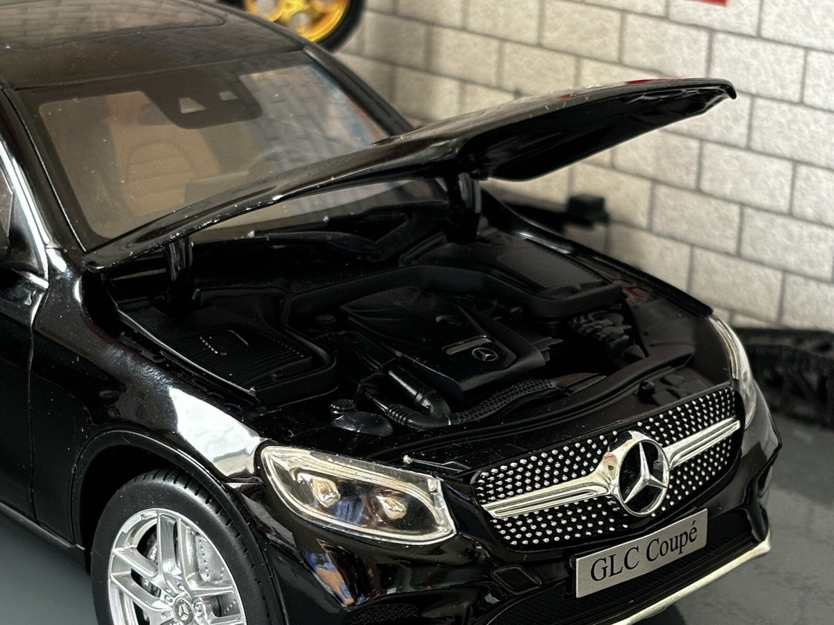 302-014 iScale 1/18 メルセデスベンツ GLC ブラック 1:18 *BOXED* 2015 MERCEDES-BENZ GLC Coupe (Black) 5dr LHD